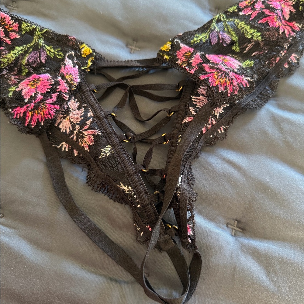 Victoria's Secret crotchless, sexy vintage Black Floral Lace-Up Panties - Picture 4 of 6